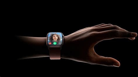 New Apple Watch ad features the double tap gesture, an iPhone .